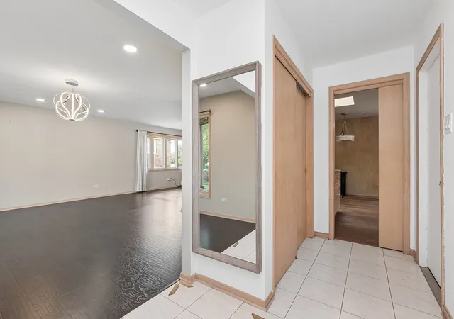 Photo 4 of Single family home for sale at 6619 Courtney Dr, Oak Forest, IL 60452 | MLS# 12741953 | Listing updated on 2026-09-10