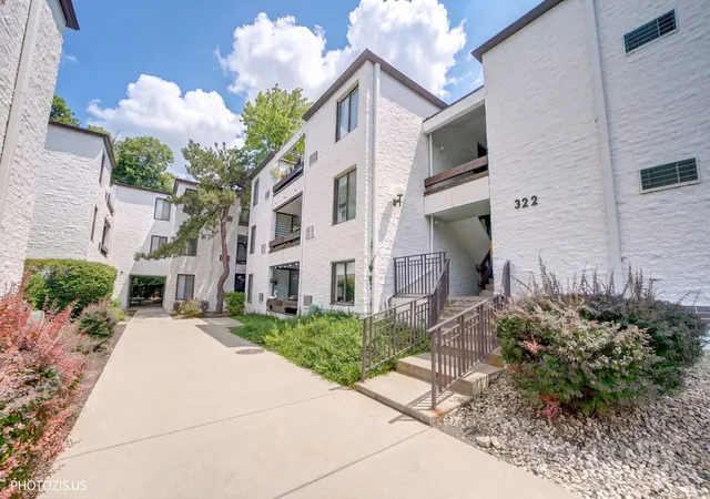 Photo 2 of Condo for sale at 322 W Miner St #2A, Arlington Heights, IL 60005 | MLS# 12741990 | Listing updated on 2026-09-15
