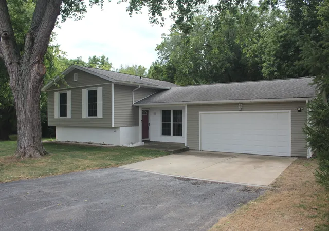 Photo 1 of Single family home for sale at 3457 Nancy Ln, Clinton, IL 61727 | MLS# 12742093 | Listing updated on 2026-10-01