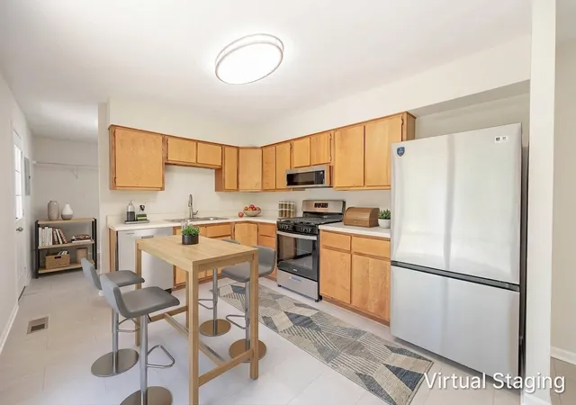 Photo 3 of Single family home for sale at 465 Westview St, Hoffman Estates, IL 60169 | MLS# 12742287 | Listing updated on 2026-09-27