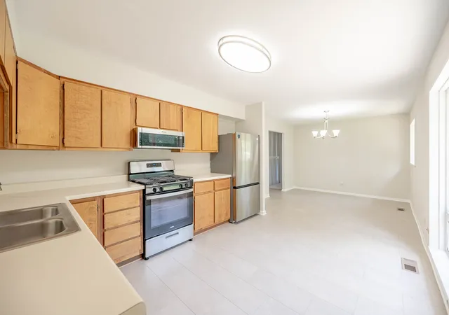 Photo 4 of Single family home for sale at 465 Westview St, Hoffman Estates, IL 60169 | MLS# 12742287 | Listing updated on 2026-09-27