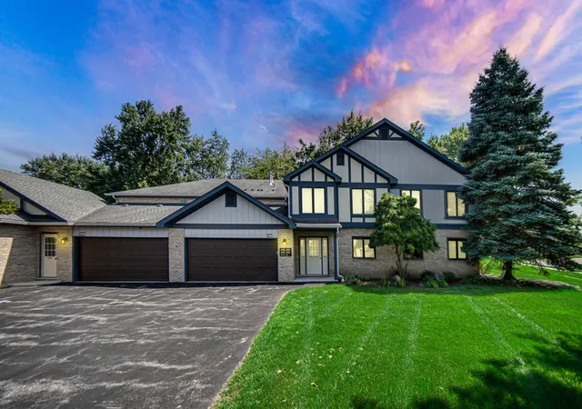 Photo 2 of Condo for sale at 2726 Harbor Dr #2726, Joliet, IL 60431 | MLS# 12742565 | Listing updated on 2026-09-14