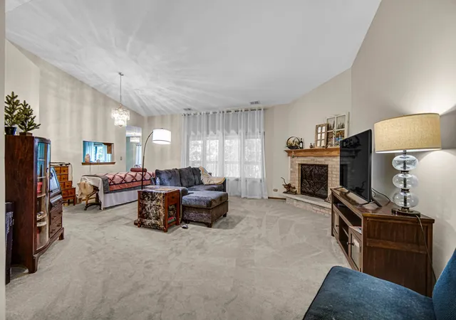 Listing Photo 4 - Condo for sale in building located at 2726 Harbor Dr, Joliet, IL 60431 - Unit #2726