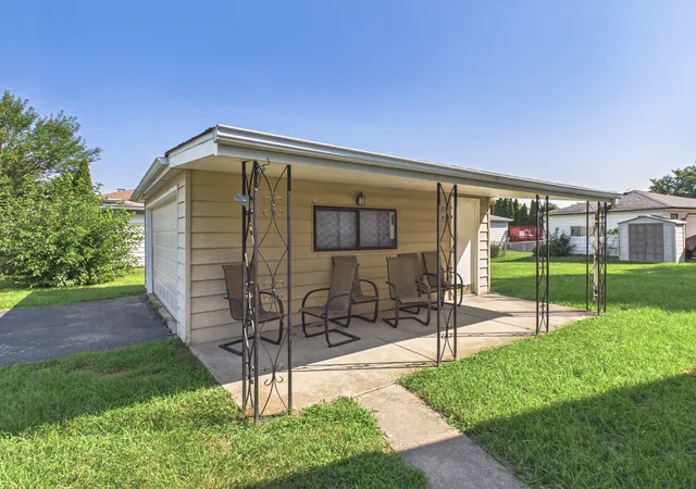 Photo 3 of Single family home for sale at 4158 W Prairie Dr, Alsip, IL 60803 | MLS# 12742667 | Listing updated on 2026-09-30