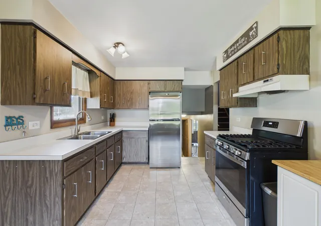 Photo 4 of Single family home for sale at 4158 W Prairie Dr, Alsip, IL 60803 | MLS# 12742667 | Listing updated on 2026-09-30