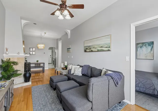 Photo 3 of Condo for sale at 2202 N Clybourn Ave #3, Chicago, IL 60614 | MLS# 12743030 | Listing updated on 2026-09-15
