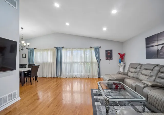 Photo 4 of Single family home for sale at 8560 W Clara Dr, Niles, IL 60714 | MLS# 12743105 | Listing updated on 2026-09-15