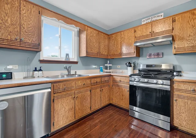 Photo 4 of Single family home for sale at 16654 W Sioux Dr, Lockport, IL 60441 | MLS# 12743157 | Listing updated on 2026-09-14