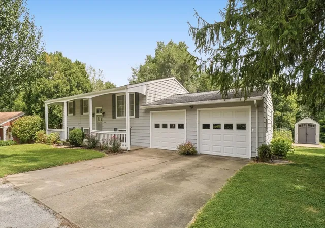 Photo 3 of Single family home for sale at 204 N White St, Sidney, IL 61877 | MLS# 12743251 | Listing updated on 2026-10-03