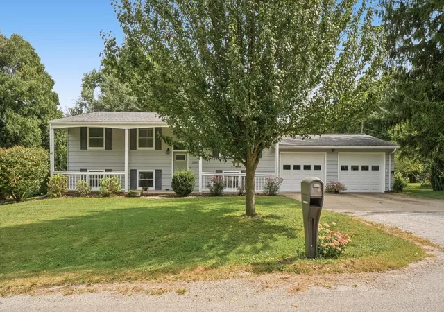 Photo 3 of Single family home for sale at 204 N White St, Sidney, IL 61877 | MLS# 12743251 | Listing updated on 2026-10-03