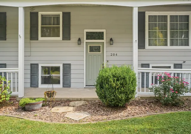 Photo 4 of Single family home for sale at 204 N White St, Sidney, IL 61877 | MLS# 12743251 | Listing updated on 2026-10-03
