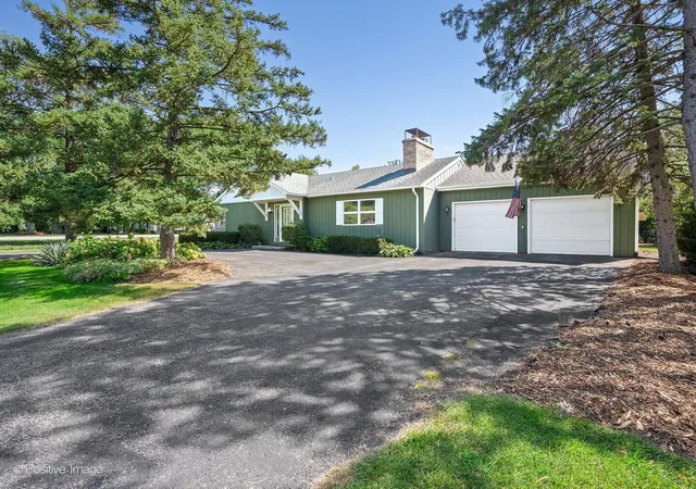 Photo 2 of Single family home for sale at 5428 Laurel Ave, La Grange Highlands, IL 60525 | MLS# 12743499 | Listing updated on 2026-09-15