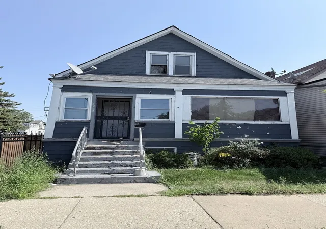 Photo 1 of Sale Pending at 10453 S Ewing Ave, Chicago, IL 60617 | MLS# 12743517 | Listing updated on 2026-09-30