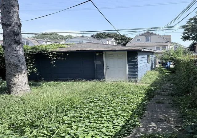 Photo 19 of Sale Pending at 10453 S Ewing Ave, Chicago, IL 60617 | MLS# 12743517 | Listing updated on 2026-09-30