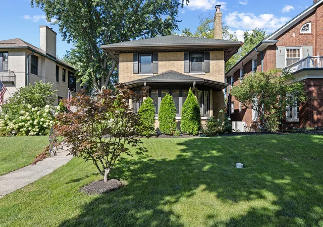 Photo 2 of Single family home for sale at 843 N Oak Park Ave, Oak Park, IL 60302 | MLS# 12743609 | Listing updated on 2026-09-13