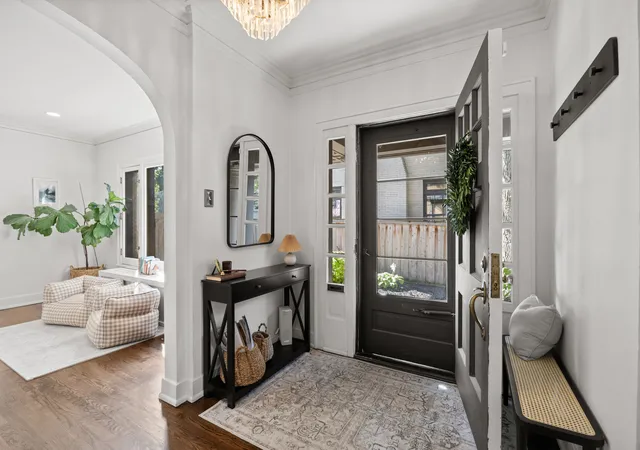 Photo 3 of Single family home for sale at 843 N Oak Park Ave, Oak Park, IL 60302 | MLS# 12743609 | Listing updated on 2026-09-13