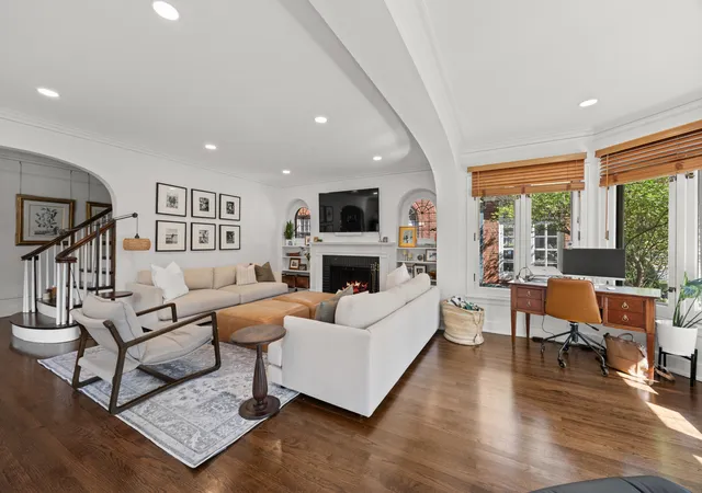 Photo 4 of Single family home for sale at 843 N Oak Park Ave, Oak Park, IL 60302 | MLS# 12743609 | Listing updated on 2026-09-13