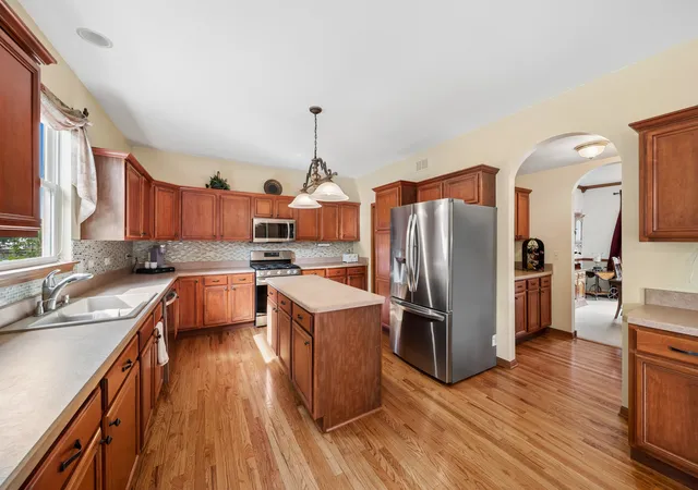 Photo 3 of Single family home for sale at 1943 Flagstone Ln, Aurora, IL 60502 | MLS# 12743645 | Listing updated on 2026-09-15