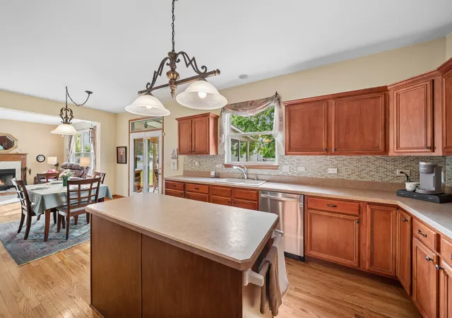 Photo 3 of Single family home for sale at 1943 Flagstone Ln, Aurora, IL 60502 | MLS# 12743645 | Listing updated on 2026-09-15