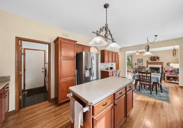 Photo 4 of Single family home for sale at 1943 Flagstone Ln, Aurora, IL 60502 | MLS# 12743645 | Listing updated on 2026-09-15