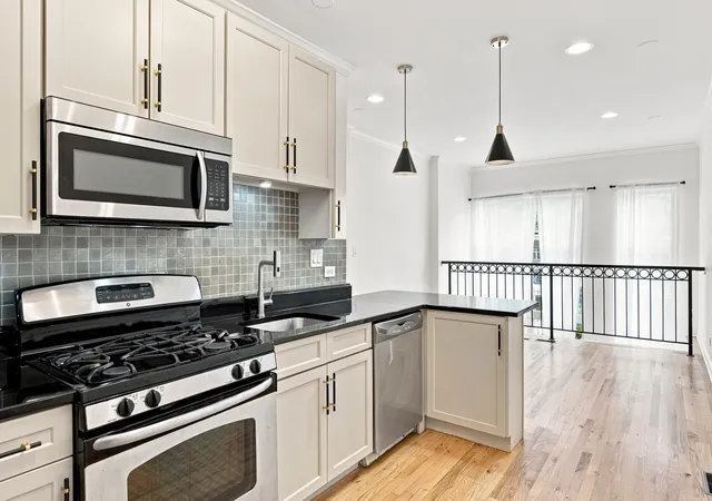 Photo 4 of Condo for sale at 4203 S Prairie Ave #1, Chicago, IL 60653 | MLS# 12743999 | Listing updated on 2026-10-13