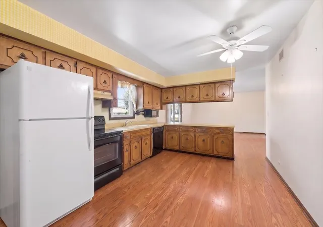 Photo 4 of Single family home for sale at 2021 Glenwood Ave, Joliet, IL 60435 | MLS# 12744022 | Listing updated on 2026-09-11