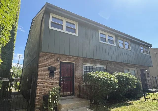Photo 2 of Townhouse for sale at 6511 S Ellis Ave, Chicago, IL 60637 | MLS# 12744188 | Listing updated on 2026-09-11