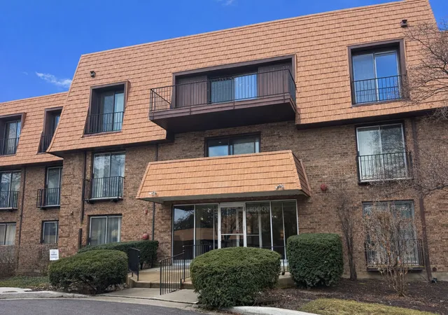 Photo 1 of Condo for sale at 4000 Dundee Rd #203B, Northbrook, IL 60062 | MLS# 12744379 | Listing updated on 2026-09-15