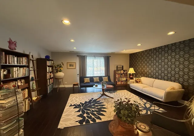 Listing Photo 4 - Condo for sale in building located at 4000 Dundee Rd, Northbrook, IL 60062 - Unit #203B