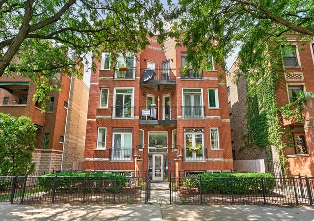 Photo 1 of Sale Pending at 3930 N Southport Ave #2N, Chicago, IL 60613 | MLS# 12744497 | Listing updated on 2026-10-08