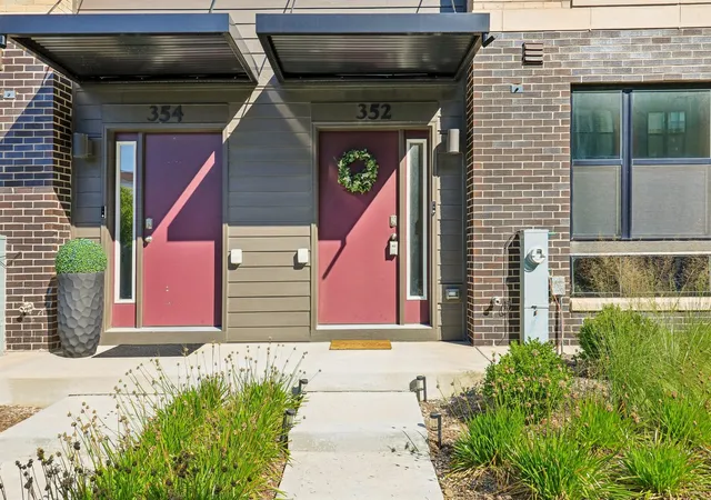 Photo 2 of Townhouse for sale at 352 Summit Cir, Lombard, IL 60148 | MLS# 12744642 | Listing updated on 2026-09-09