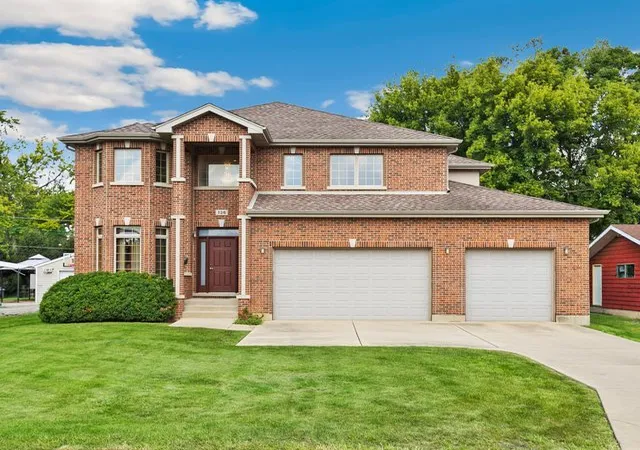 Photo 1 of Single family home for sale at 136 Oakwood Ave, Des Plaines, IL 60016 | MLS# 12744659 | Listing updated on 2026-09-14