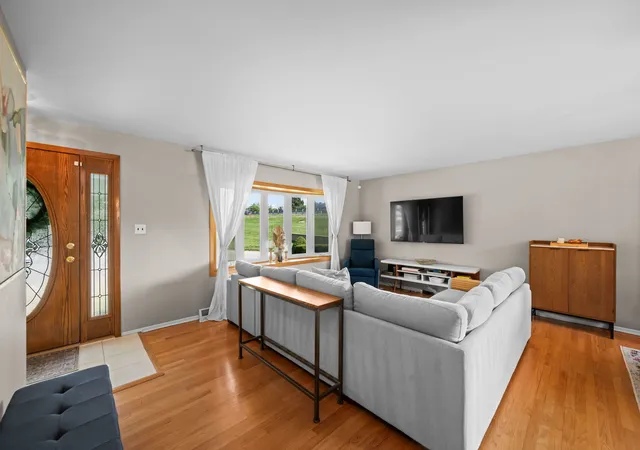 Photo 3 of Single family home for sale at 603 W Saint Aubin Dr, Addison, IL 60101 | MLS# 12744813 | Listing updated on 2026-09-11
