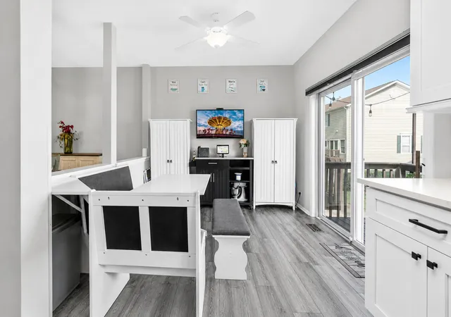 Listing Photo 3 - Condo for sale in building located at 2430 Courtyard Cir, Aurora, IL 60506 - Unit #5