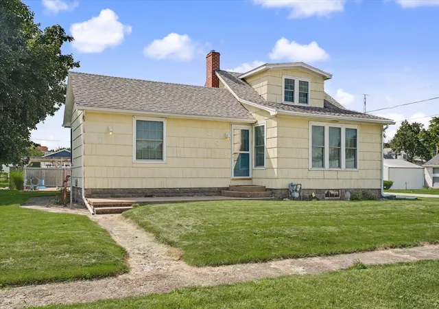 Photo 1 of Single family home for sale at 201 S Main St, Elliott, IL 60933 | MLS# 12745045 | Listing updated on 2026-09-11