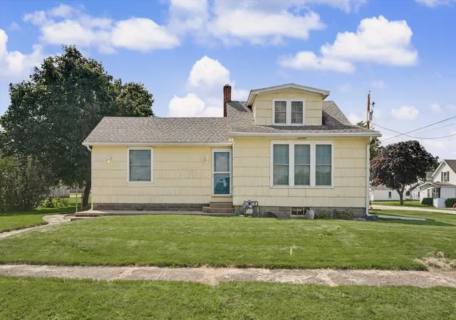Photo 2 of Single family home for sale at 201 S Main St, Elliott, IL 60933 | MLS# 12745045 | Listing updated on 2026-09-11