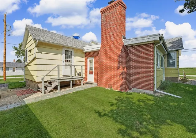Photo 4 of Single family home for sale at 201 S Main St, Elliott, IL 60933 | MLS# 12745045 | Listing updated on 2026-09-11