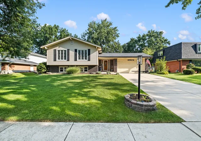 Photo 1 of Single family home for sale at 18w076 71st Street, Darien, IL 60561 | MLS# 12745124 | Listing updated on 2026-09-14