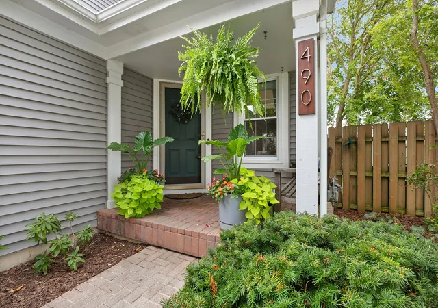 Photo 3 of Single family home for sale at 490 Cambridge Dr, Grayslake, IL 60030 | MLS# 12745528 | Listing updated on 2026-09-15