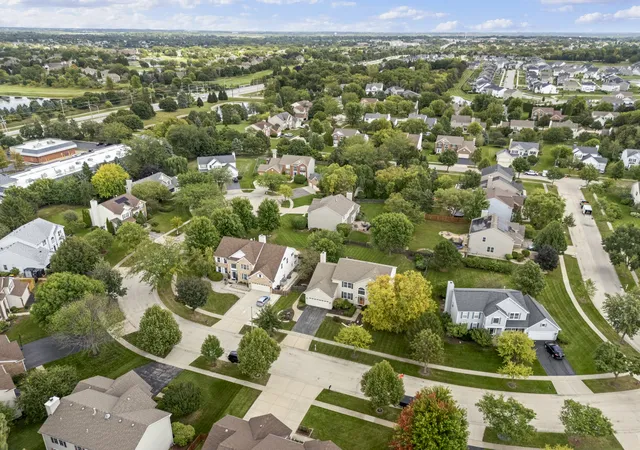 Photo 3 of Single family home for sale at 3 Walbridge Ct, Algonquin, IL 60102 | MLS# 12745609 | Listing updated on 2026-09-14