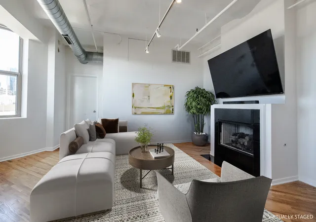 Photo 2 of Condo for sale at 500 S Clinton St #632, Chicago, IL 60607 | MLS# 12745717 | Listing updated on 2026-09-24