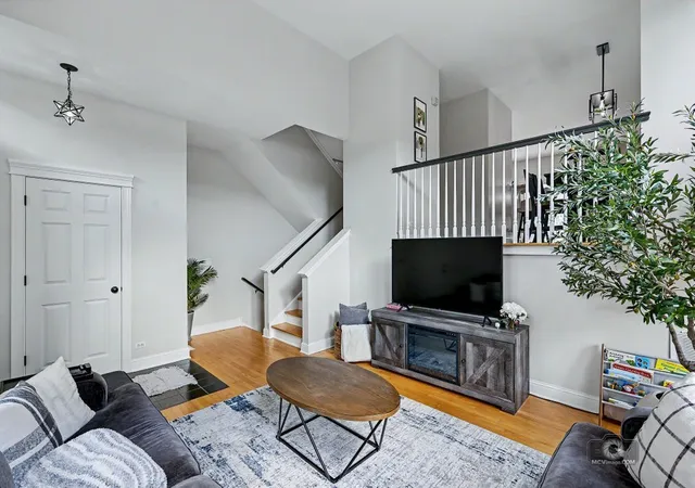 Photo 4 of Townhouse for sale at 1116 Longwood Dr, Lisle, IL 60532 | MLS# 12745732 | Listing updated on 2026-09-11