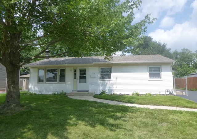 Photo 2 of Sale Pending at 116 Del Rio Rd, Carpentersville, IL 60110 | MLS# 12745746 | Listing updated on 2026-09-10