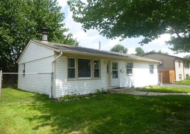 Photo 3 of Sale Pending at 116 Del Rio Rd, Carpentersville, IL 60110 | MLS# 12745746 | Listing updated on 2026-09-10