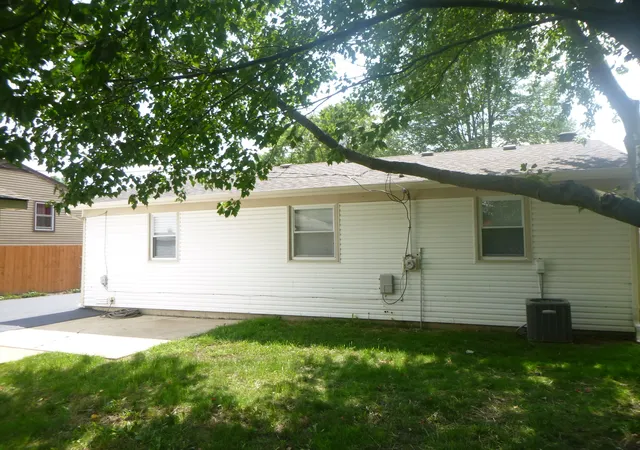 Photo 3 of Sale Pending at 116 Del Rio Rd, Carpentersville, IL 60110 | MLS# 12745746 | Listing updated on 2026-09-10