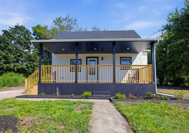 Photo 3 of Single family home for sale at 609 W Green St, Newman, IL 61942 | MLS# 12746256 | Listing updated on 2026-10-27