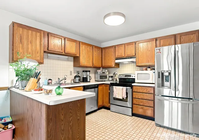 Photo 3 of Single family home for sale at 210 Maplewood Dr, Antioch, IL 60002 | MLS# 12746269 | Listing updated on 2026-09-23