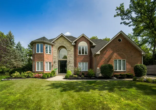 Photo 2 of Single family home for sale at 13701 Oak Tree Ln, Lemont, IL 60439 | MLS# 12746313 | Listing updated on 2026-09-11