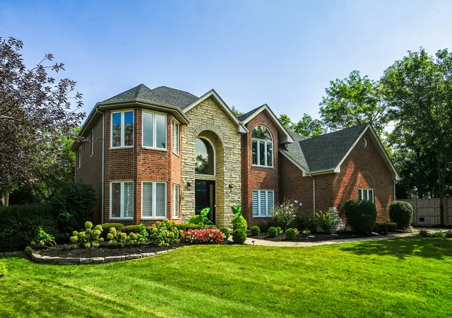 Photo 3 of Single family home for sale at 13701 Oak Tree Ln, Lemont, IL 60439 | MLS# 12746313 | Listing updated on 2026-09-11