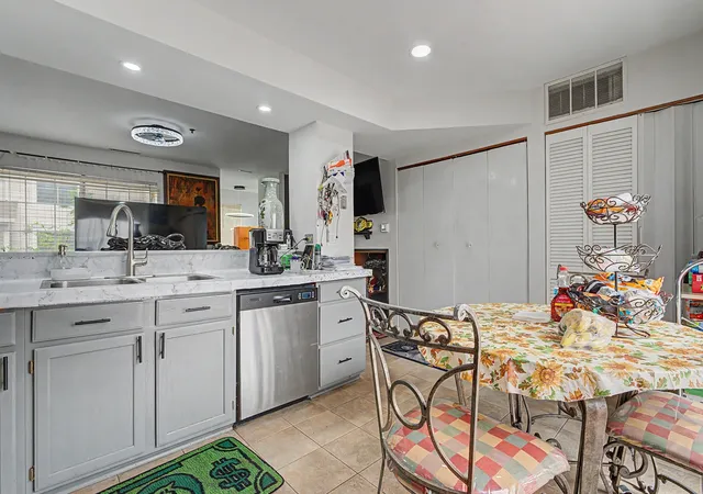 Listing Photo 5 - Condo for sale in building located at 309 Candlelight Ct, Bolingbrook, IL 60440 - Unit #309